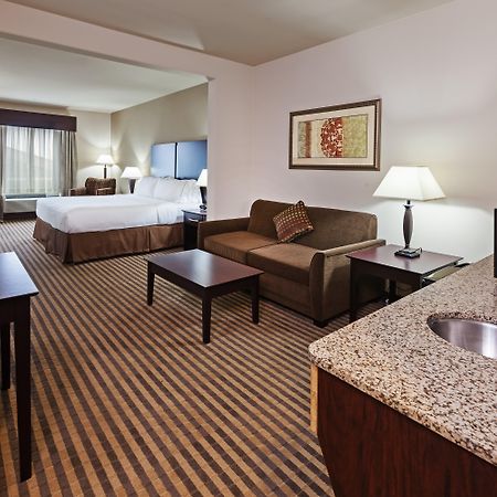 Holiday Inn Express & Suites Brady By Ihg Luaran gambar