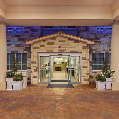 Holiday Inn Express & Suites Brady By Ihg Luaran gambar