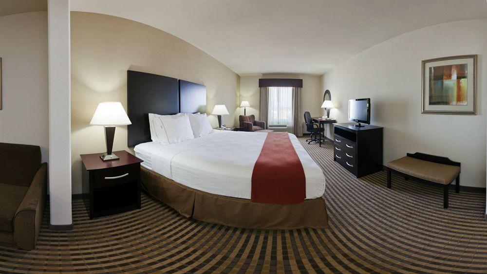 Holiday Inn Express & Suites Brady By Ihg Luaran gambar