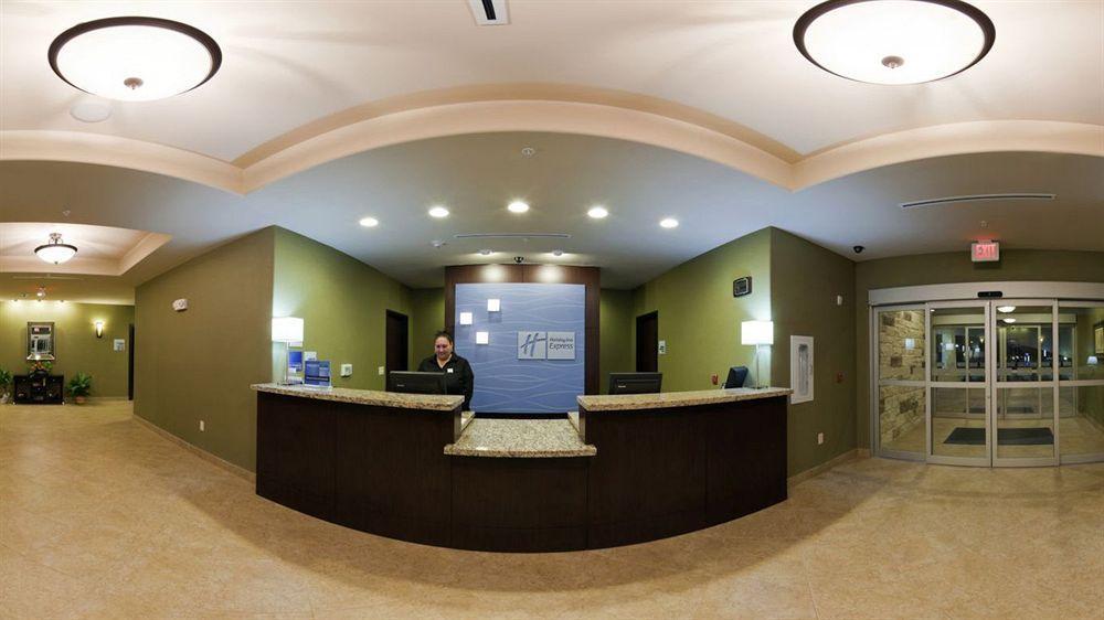 Holiday Inn Express & Suites Brady By Ihg Luaran gambar