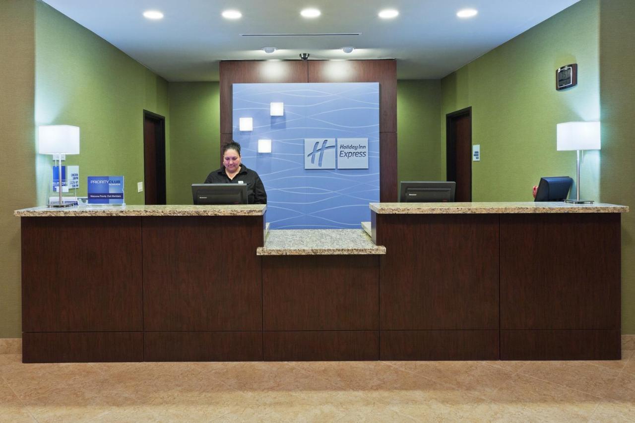 Holiday Inn Express & Suites Brady By Ihg Luaran gambar
