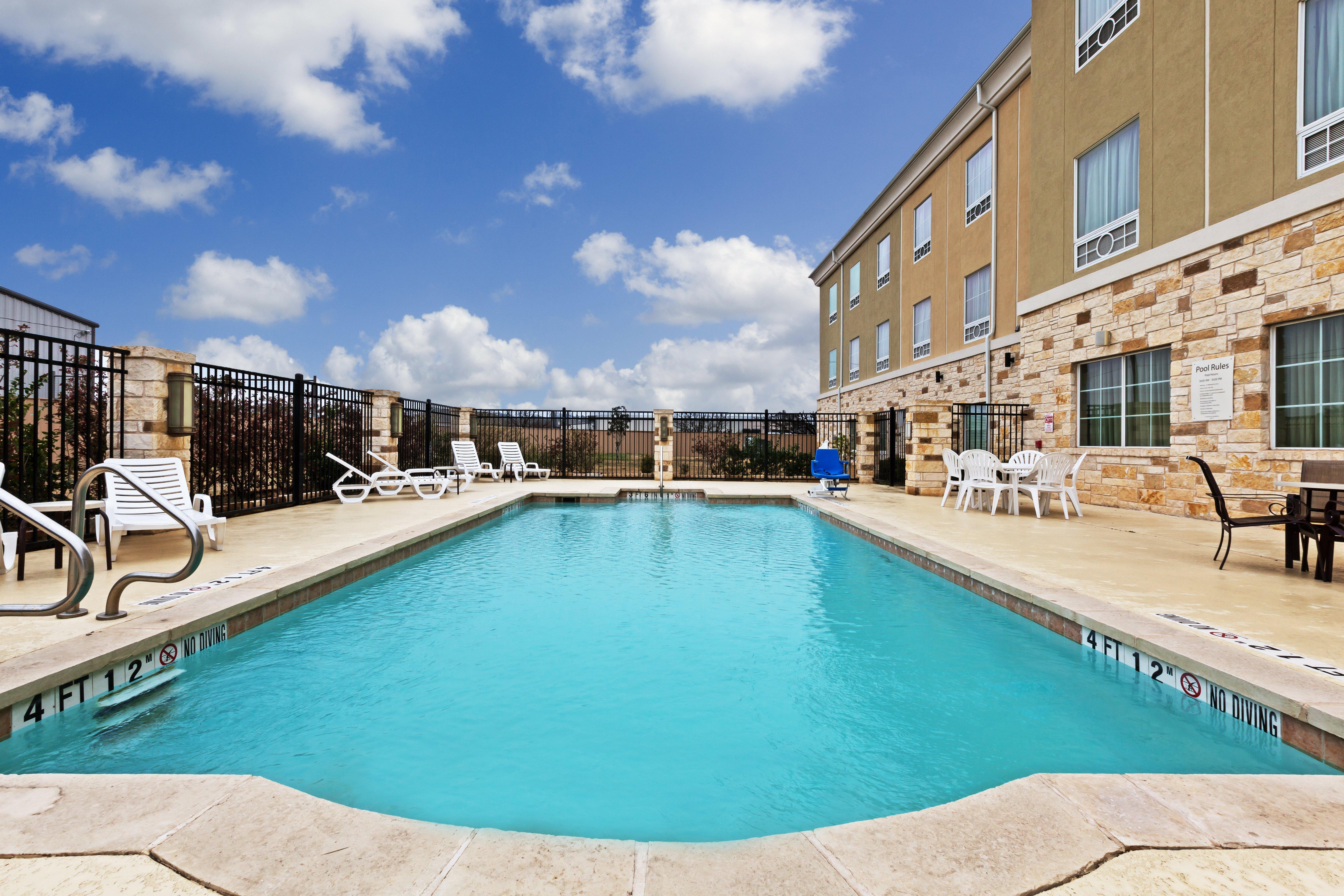 Holiday Inn Express & Suites Brady By Ihg Luaran gambar