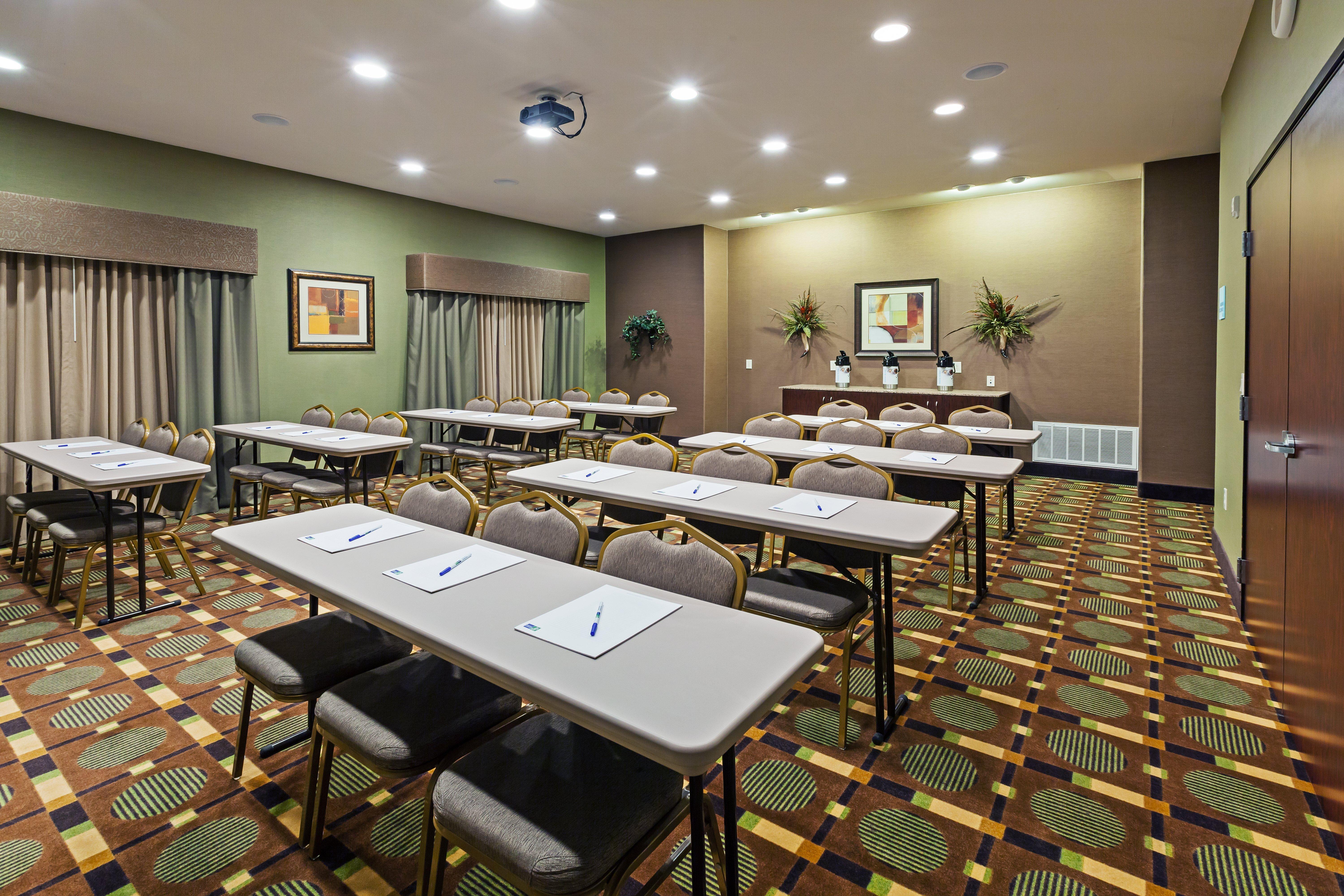 Holiday Inn Express & Suites Brady By Ihg Luaran gambar