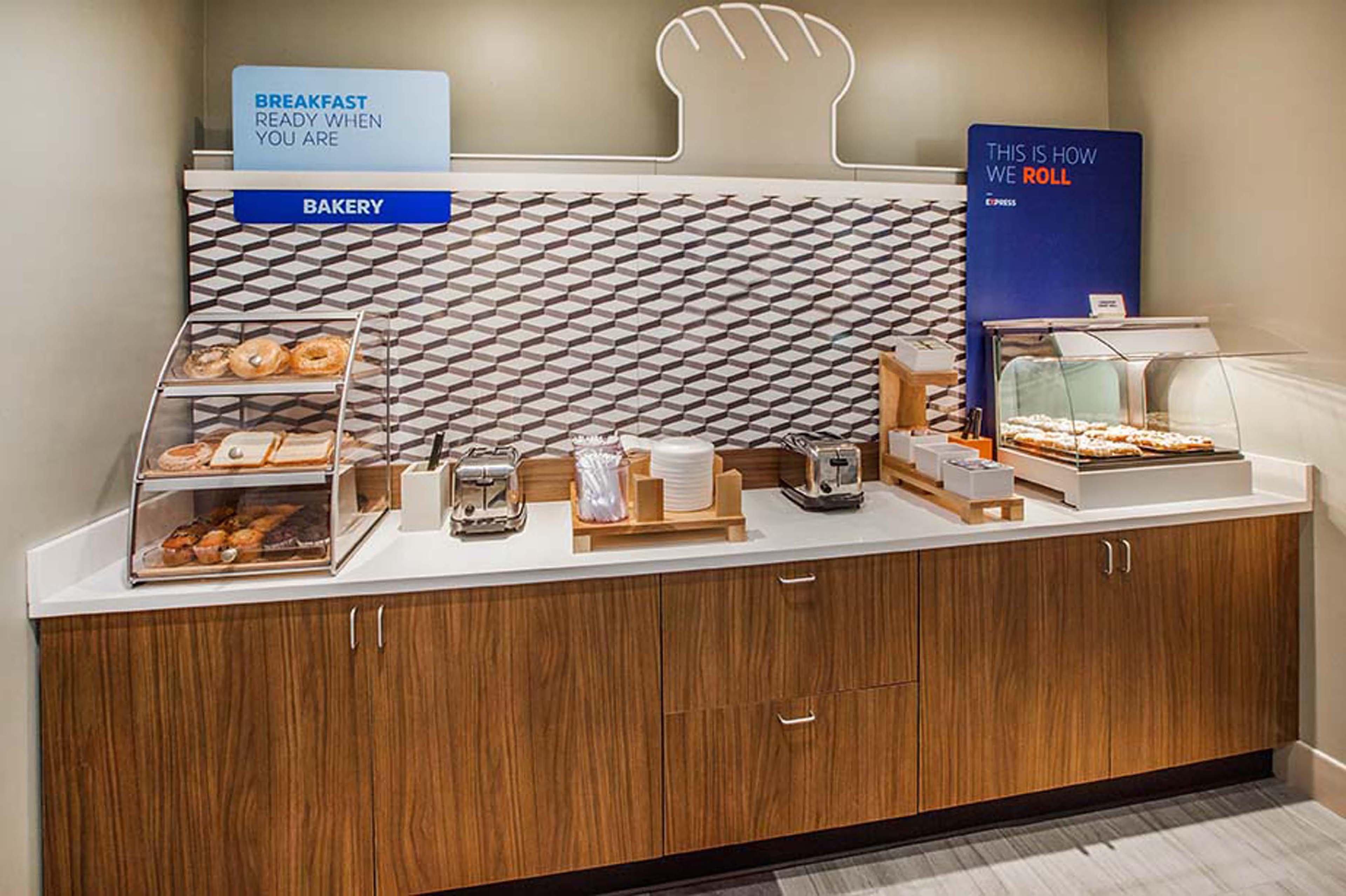 Holiday Inn Express & Suites Brady By Ihg Luaran gambar