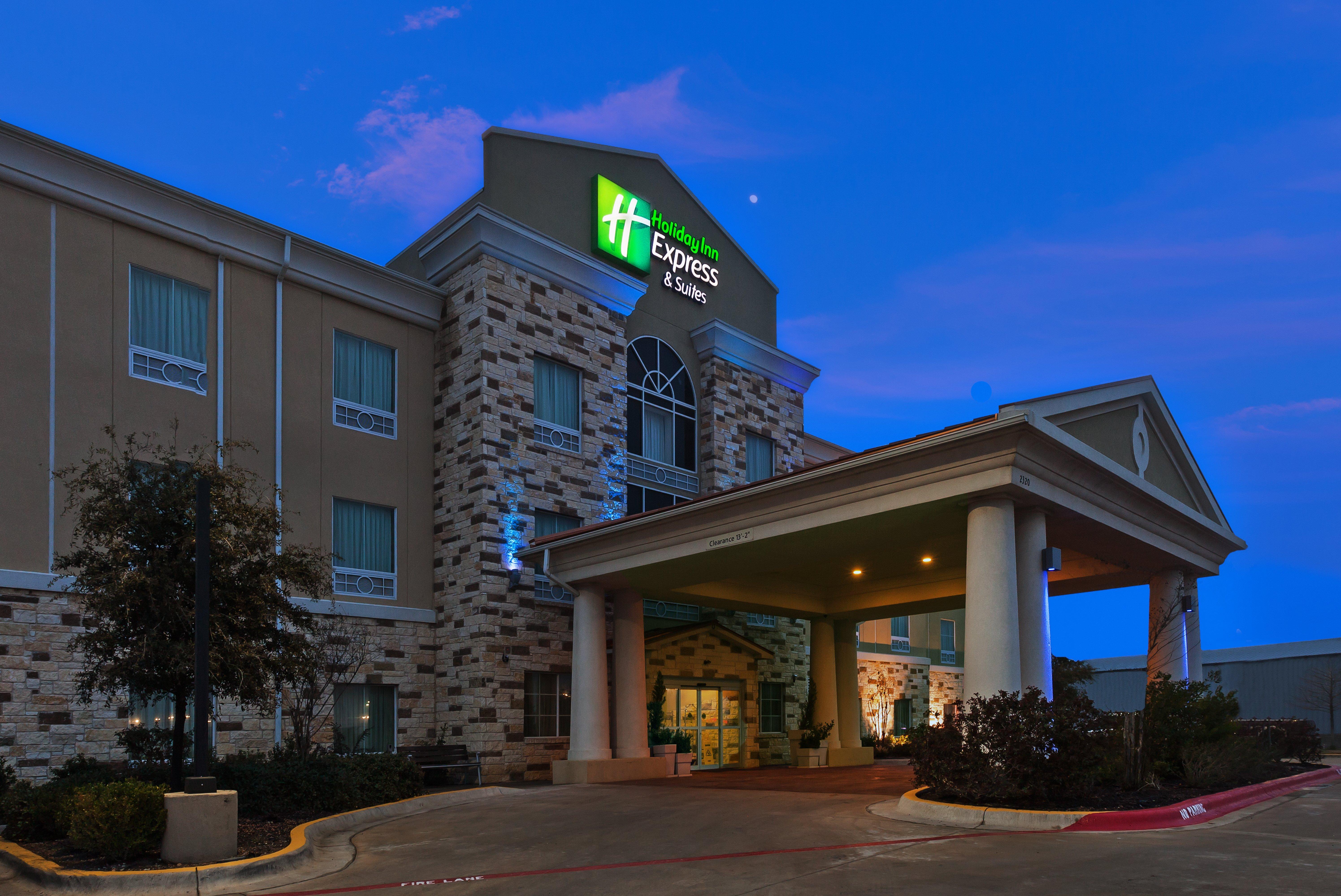 Holiday Inn Express & Suites Brady By Ihg Luaran gambar