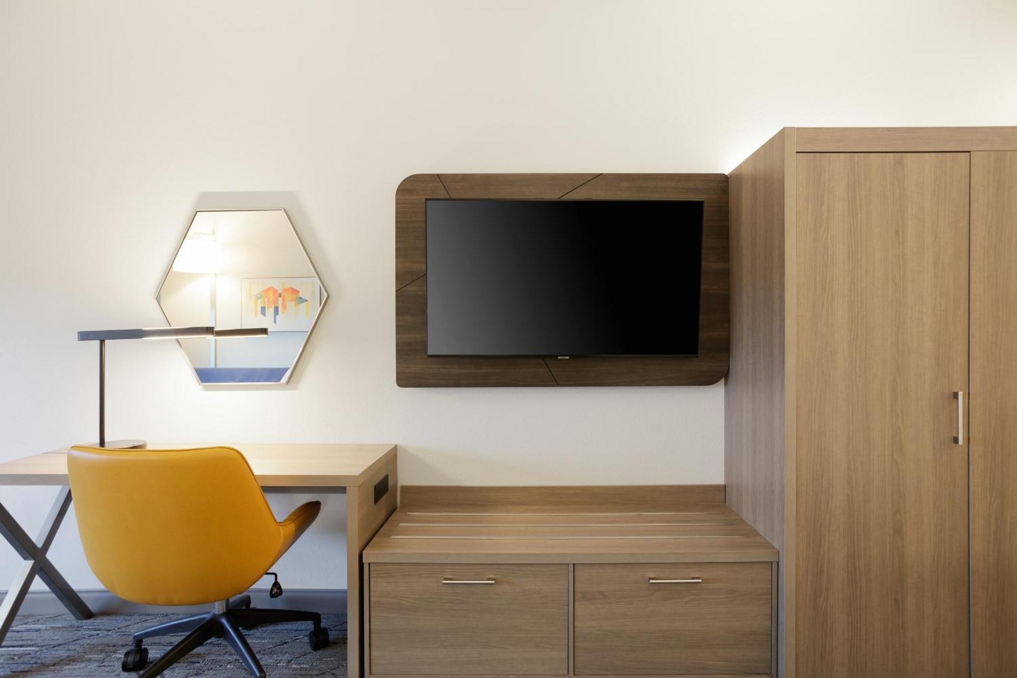 Holiday Inn Express & Suites Brady By Ihg Luaran gambar