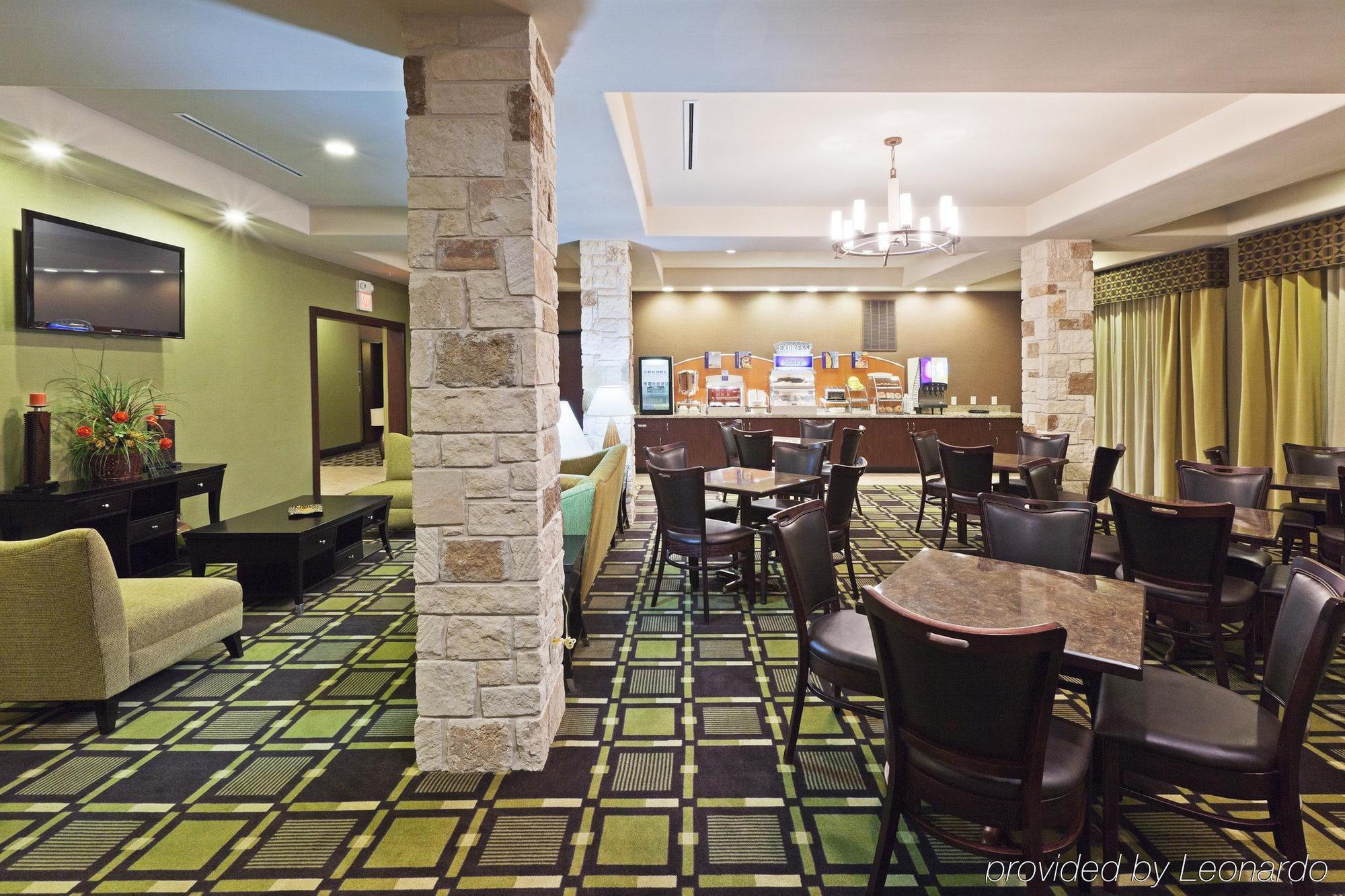 Holiday Inn Express & Suites Brady By Ihg Restoran gambar