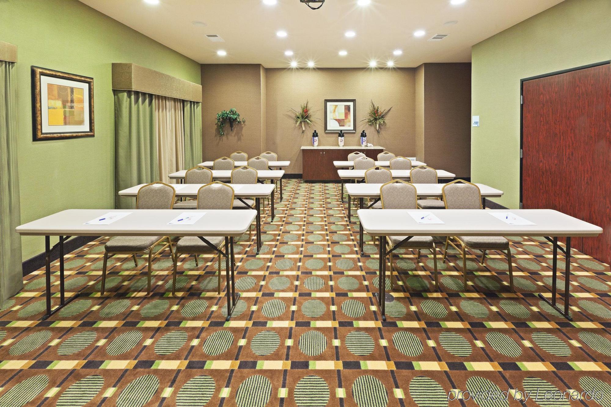 Holiday Inn Express & Suites Brady By Ihg Kemudahan gambar