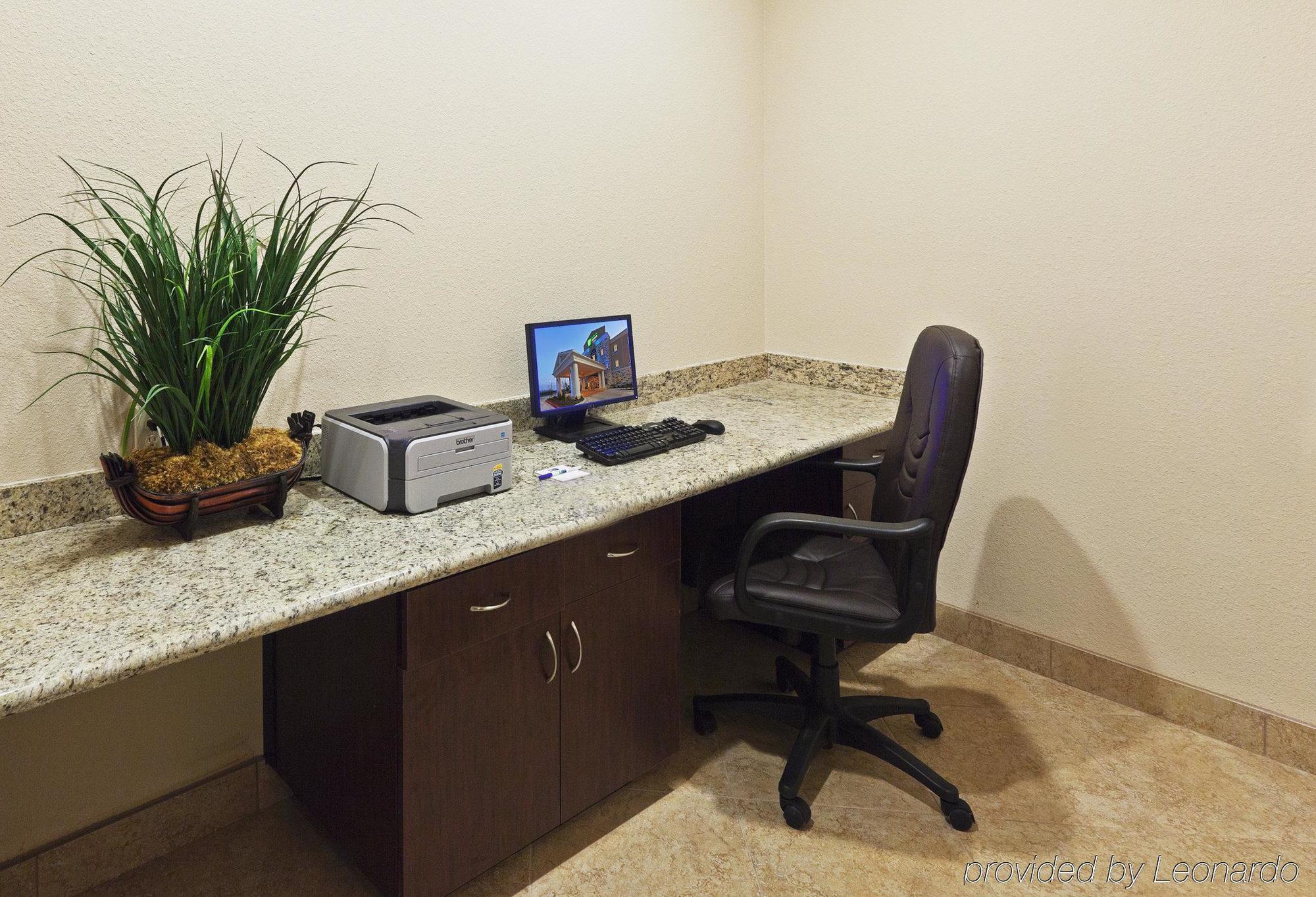 Holiday Inn Express & Suites Brady By Ihg Kemudahan gambar