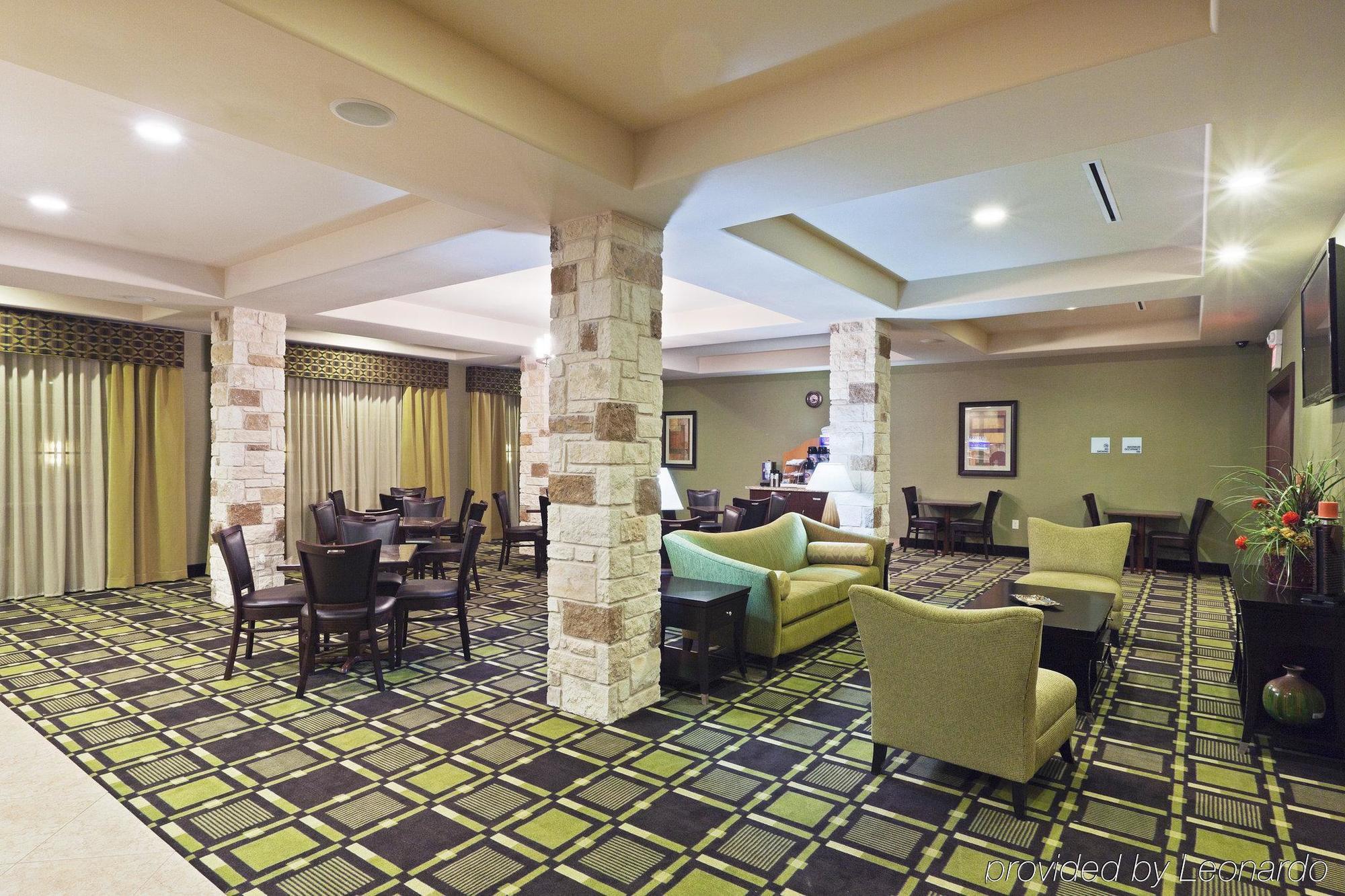 Holiday Inn Express & Suites Brady By Ihg Dalaman gambar