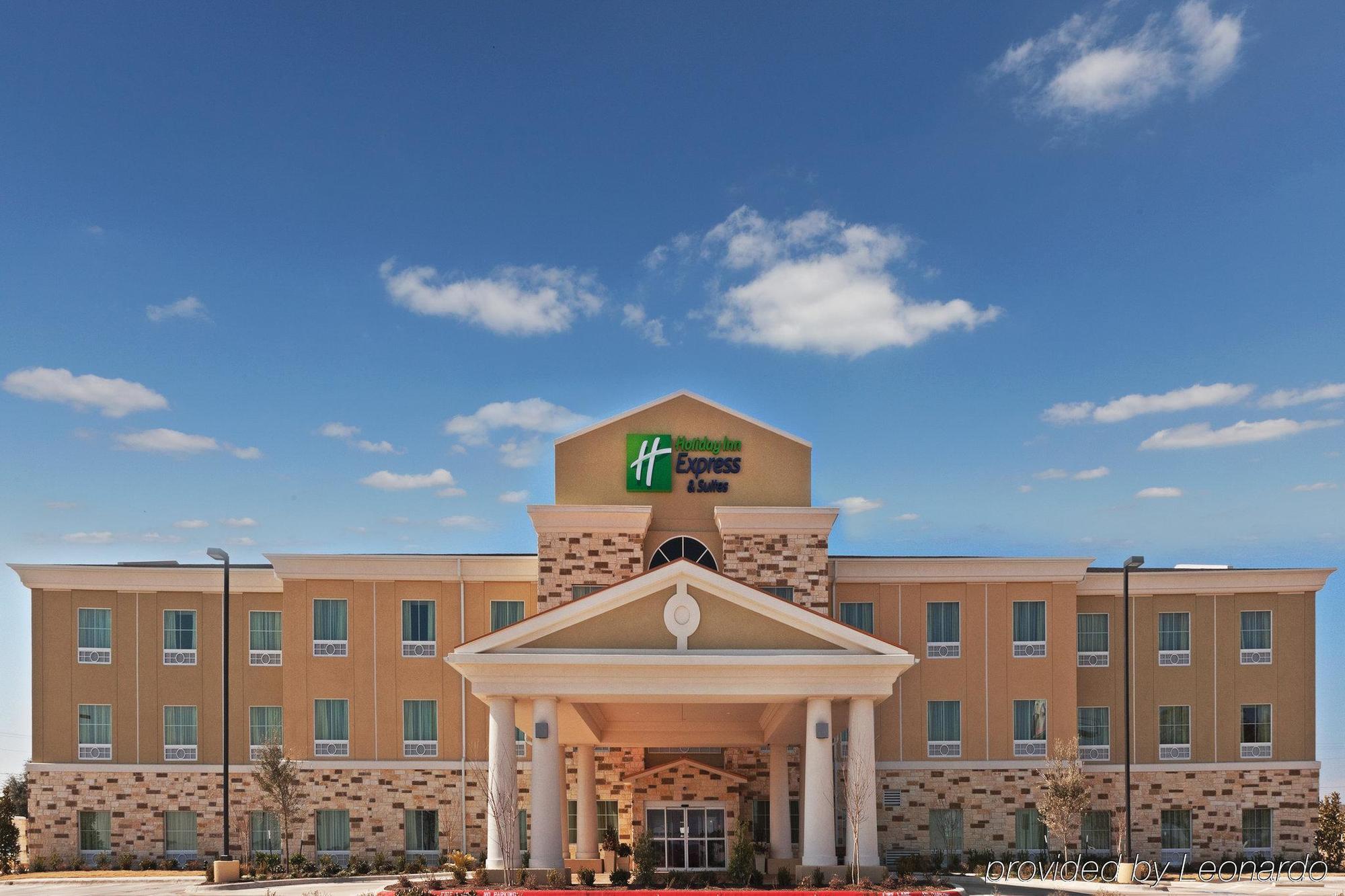 Holiday Inn Express & Suites Brady By Ihg Luaran gambar