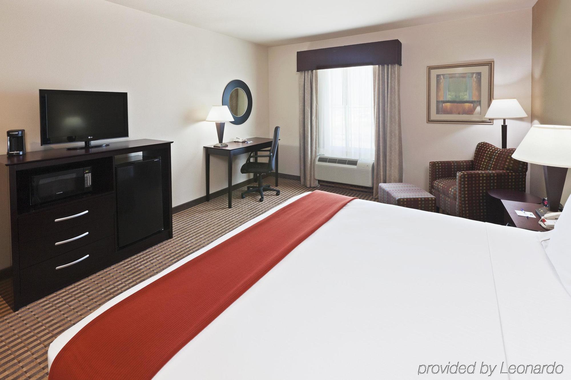 Holiday Inn Express & Suites Brady By Ihg Bilik gambar