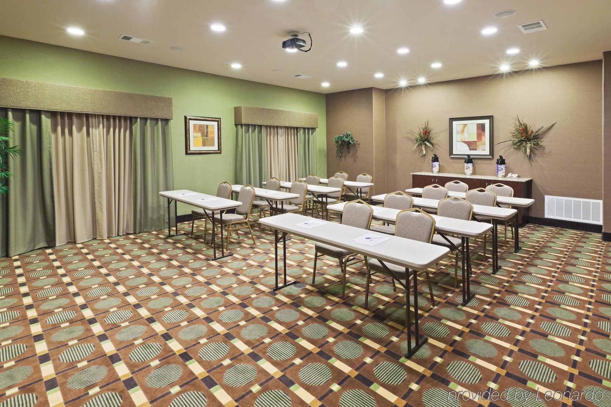 Holiday Inn Express & Suites Brady By Ihg Kemudahan gambar