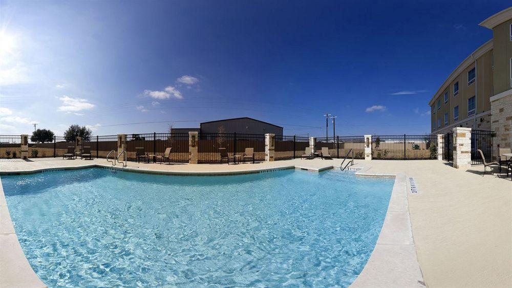 Holiday Inn Express & Suites Brady By Ihg Luaran gambar