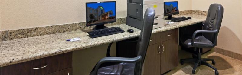 Holiday Inn Express & Suites Brady By Ihg Luaran gambar