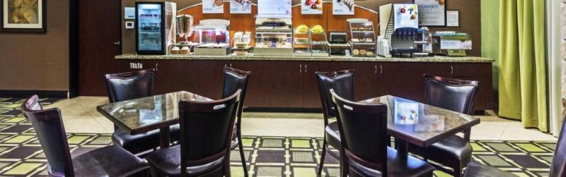 Holiday Inn Express & Suites Brady By Ihg Luaran gambar