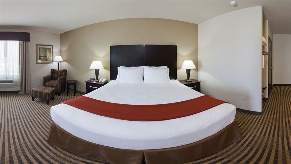 Holiday Inn Express & Suites Brady By Ihg Luaran gambar