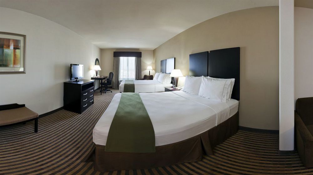 Holiday Inn Express & Suites Brady By Ihg Luaran gambar